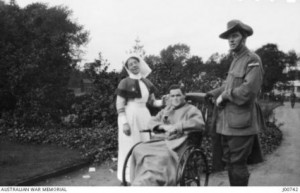 William Hodgson (in the wheelchair) at hospital in England. AWM image J00742.