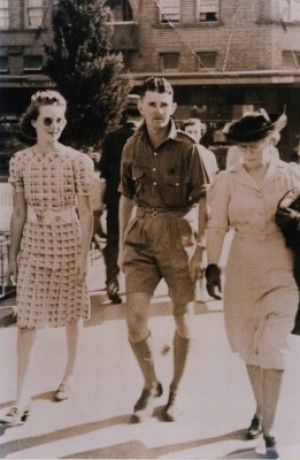 Ted Young with his mother, Rene (right) and sister, Berenice (left) at Manly, 1942 shortly before leaving for Port Moresby. Image courtesy of Gavin Young.
